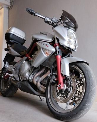 Kawasaki ER6N (Passaggio e Casco integraleIncluso)