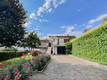 VILLA SINGOLA A LONATO DEL GARDA