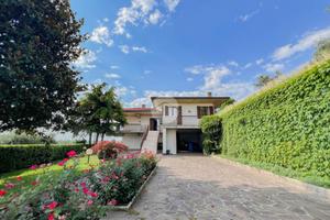 VILLA SINGOLA A LONATO DEL GARDA