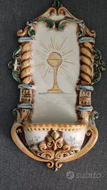 Acquasantiera in maiolica di Caltagirone (firmata)