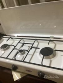 Fornello tre fuochi gas nuovo.