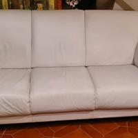 Divano pelle bianco 3 posti.