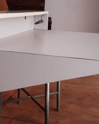 Tavolo di lavoro