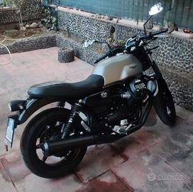 Moto Guzzi v7 stone 850