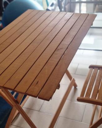 Tavolo in legno pieghevole con due sedie pieghevol