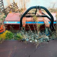 spazzolatrice trainata e agganciabile ad un telesc