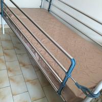 letto per anziani con sponde alzate  