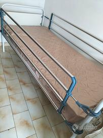 letto per anziani con sponde alzate  