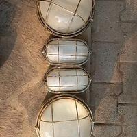 Lampade, lampione, lavandino e specchio