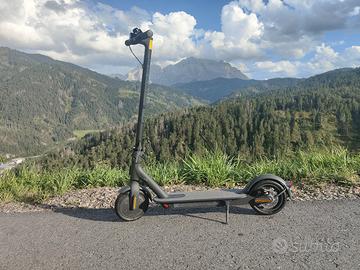 Xiaomi Mi Electric Scooter 3. Pari al nuovo.