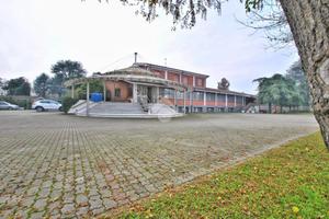 NEGOZIO A CRESCENTINO