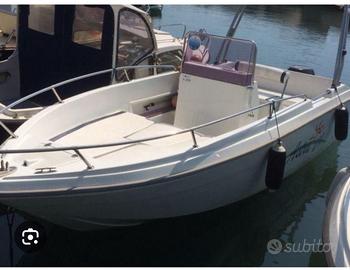 Noleggio barca a motore con skipper