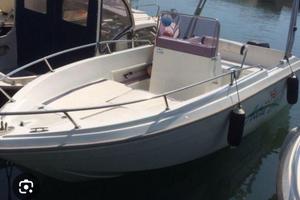 Noleggio barca a motore con skipper