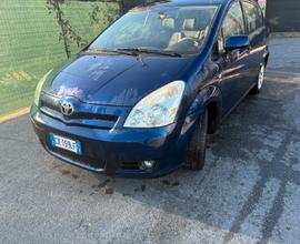 Toyota Corolla Verso 2.2 D4D