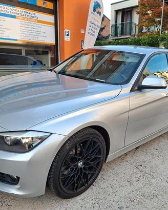 BMW 320 d Touring doppio treno di pneumatici