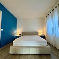 Letto matrimoniale imbottito con contenitore