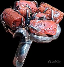 Anello maxi vintage argento e corallo rosso grezzo