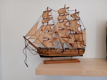 nave in miniuatura