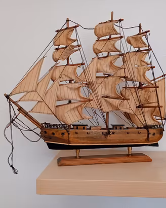 nave in miniuatura