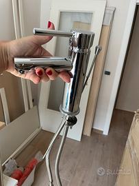 Rubinetti lavandino e bidet e set vasca-doccia