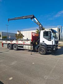 IVECO STRALIS HI-WAY CON GRU PALFINGER