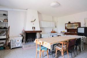 Appartamento di 254 m² con 5 locali e box auto dop