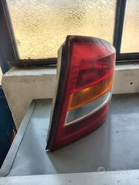 fanale posteriore dx Opel zafira