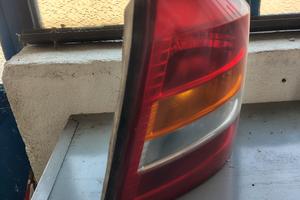 fanale posteriore dx Opel zafira