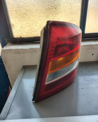 fanale posteriore dx Opel zafira