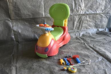 Macchinina a spinta con attrezzi