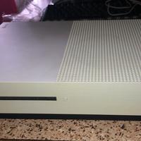 Xbox One S + 2 controller