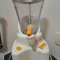 Frullatore con distributore succo