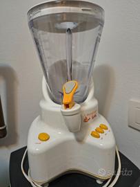 Frullatore con distributore succo
