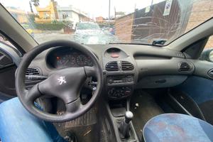 Peugeot 206 del 2001 carrozz. Incid. marciante