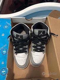 Air Jordan 1 mid