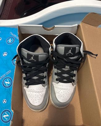 Air Jordan 1 mid