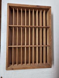 ESPOSITORE/CONTENITORE PORTA MUSICASSETTE IN LEGNO