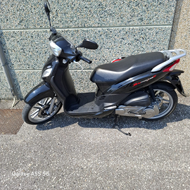 Scooter tenuto bene 150 cl