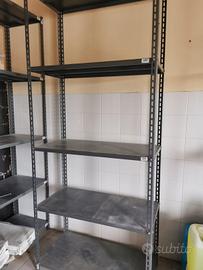 scaffalatura in metallo