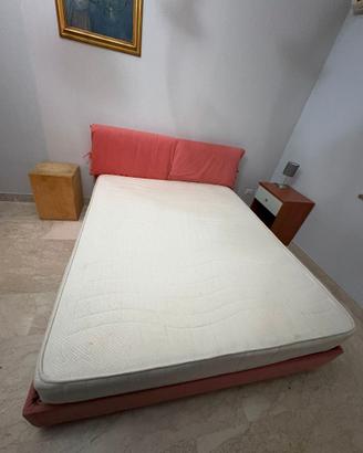 Arredamento stanza per studenti