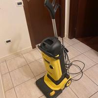 lavasciuga pavimenti professionale Karcher