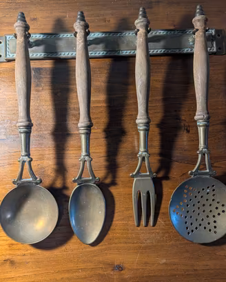 Set completo utensili da cucina in antichi 