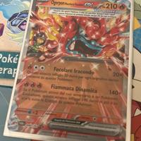Carta pokemon Ogerpon Maschera Focolare