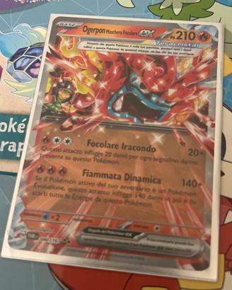 Carta pokemon Ogerpon Maschera Focolare
