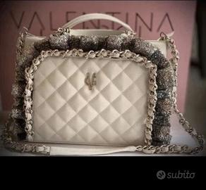 Borsa elegante trapuntata bianca con dettagli glit