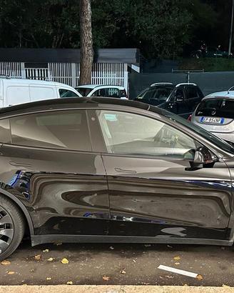 Tesla Model Y Perf - Guida Auto Massimo Potenziale