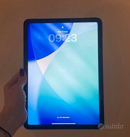 iPad Air 4 con Smart keyboard e Apple pencil