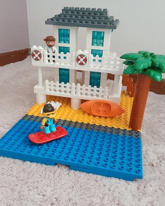 Villa al mare con surfista 