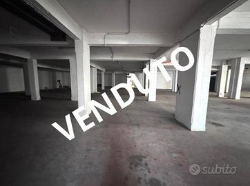Box / Garage di 30 m² a Roma