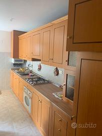 Cucina  lineare +tavolo rotondo